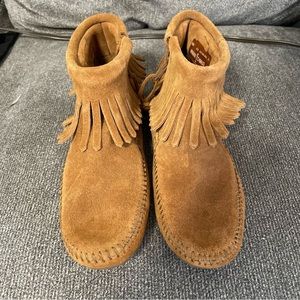 Minnetonka Fringe Suede Tan Moccasin Boots